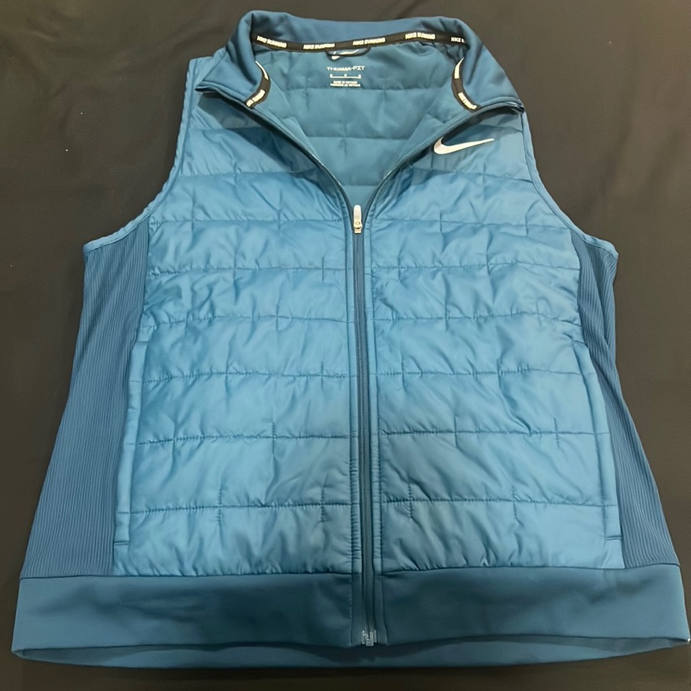 NIKE women’s thermal fit running vest